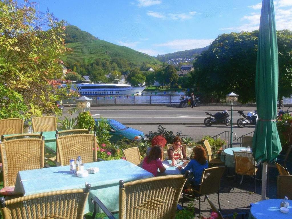 Panorama-Cafe Moselgarten Алф Екстериор снимка