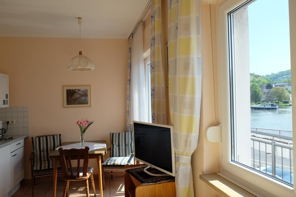 Panorama-Cafe Moselgarten Алф Екстериор снимка